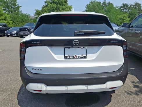 Used 2025 Nissan Kicks SV FWD image 5