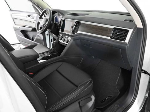 Certified 2023 Volkswagen Atlas SE FWD image 9