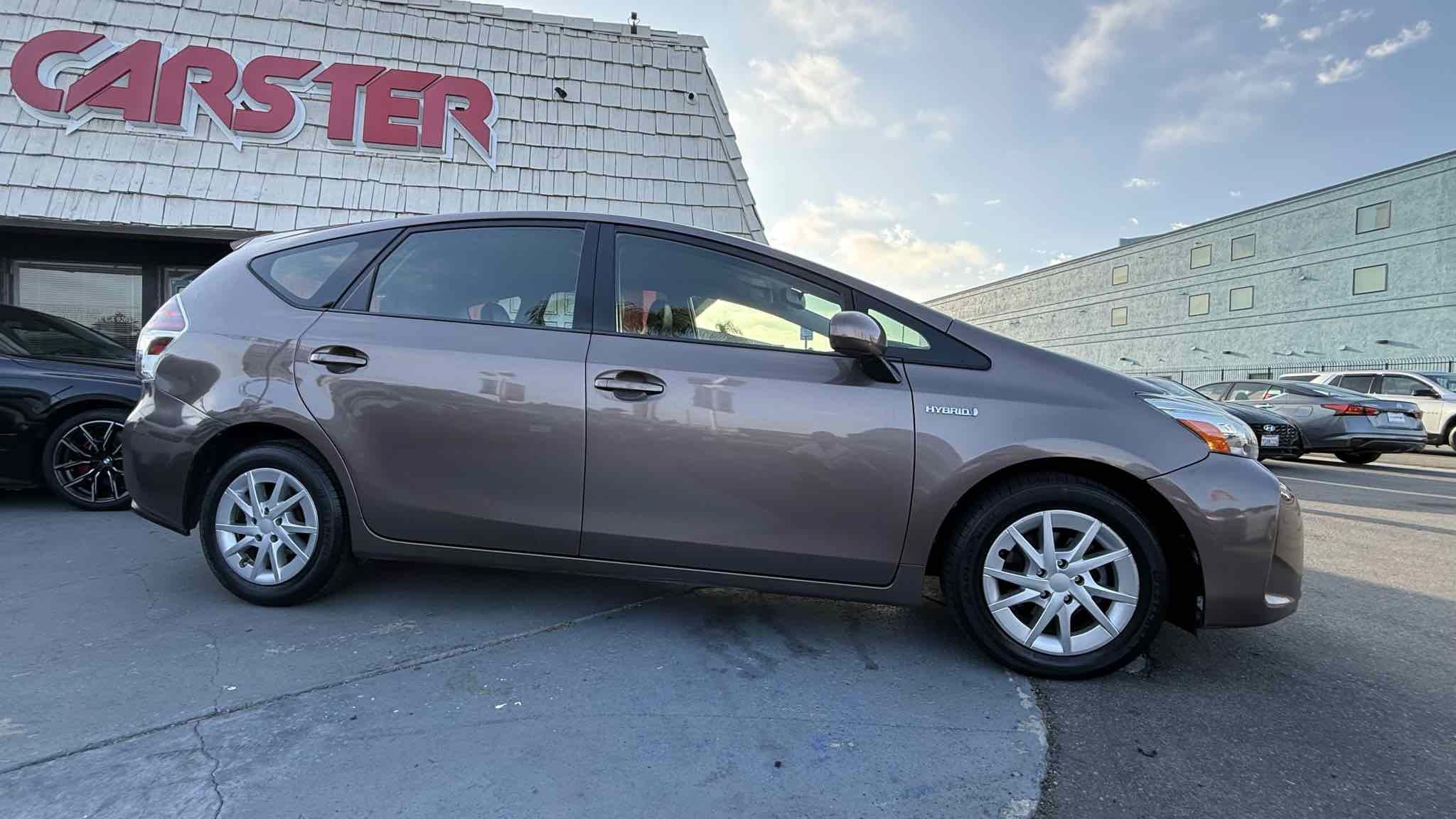 Used 2017 Toyota Prius V Four FWD image 12