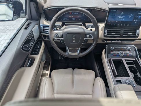 Certified 2024 Lincoln Navigator Reserve AWD/4WD image 19