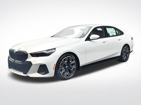 New 2027 BMW 550e xDrive AWD/4WD image 9