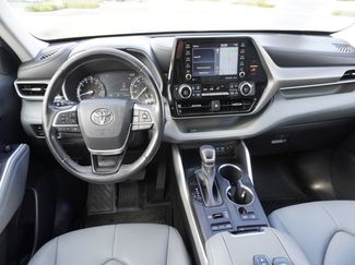 Used 2022 Toyota Highlander XLE video 2