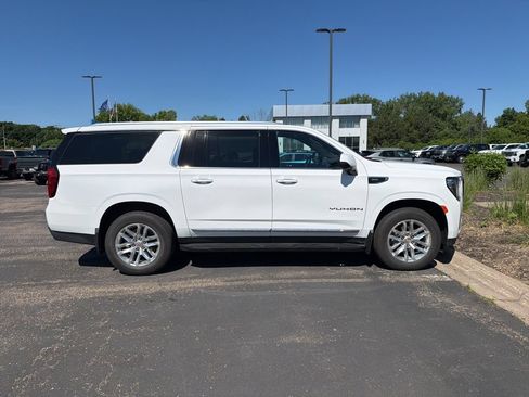 Used 2024 GMC Yukon XL SLT w/ SLT Luxury Package AWD/4WD image 18