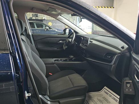 Used 2025 Nissan Rogue SV AWD/4WD image 9