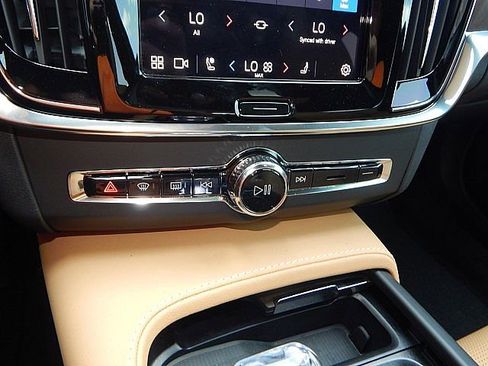 New 2025 Volvo V90 B6 Cross Country Ultra w/ Protection Package Premier image 18