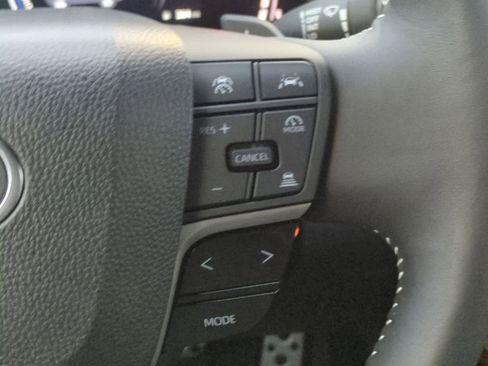 Used 2025 Toyota Camry SE image 25