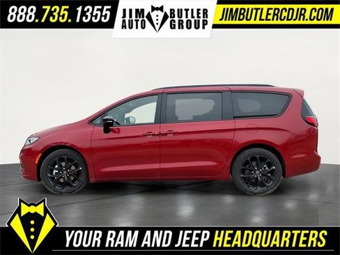 New 2026 Chrysler Pacifica Limited image 2