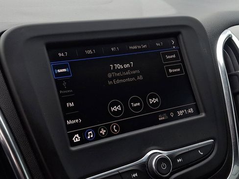 Used 2021 Chevrolet Equinox LT image 16