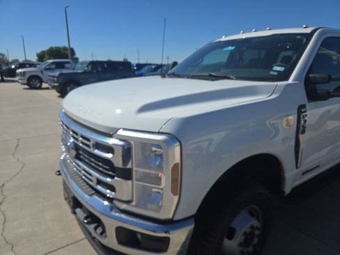 Used 2025 Ford F350 XLT image 2