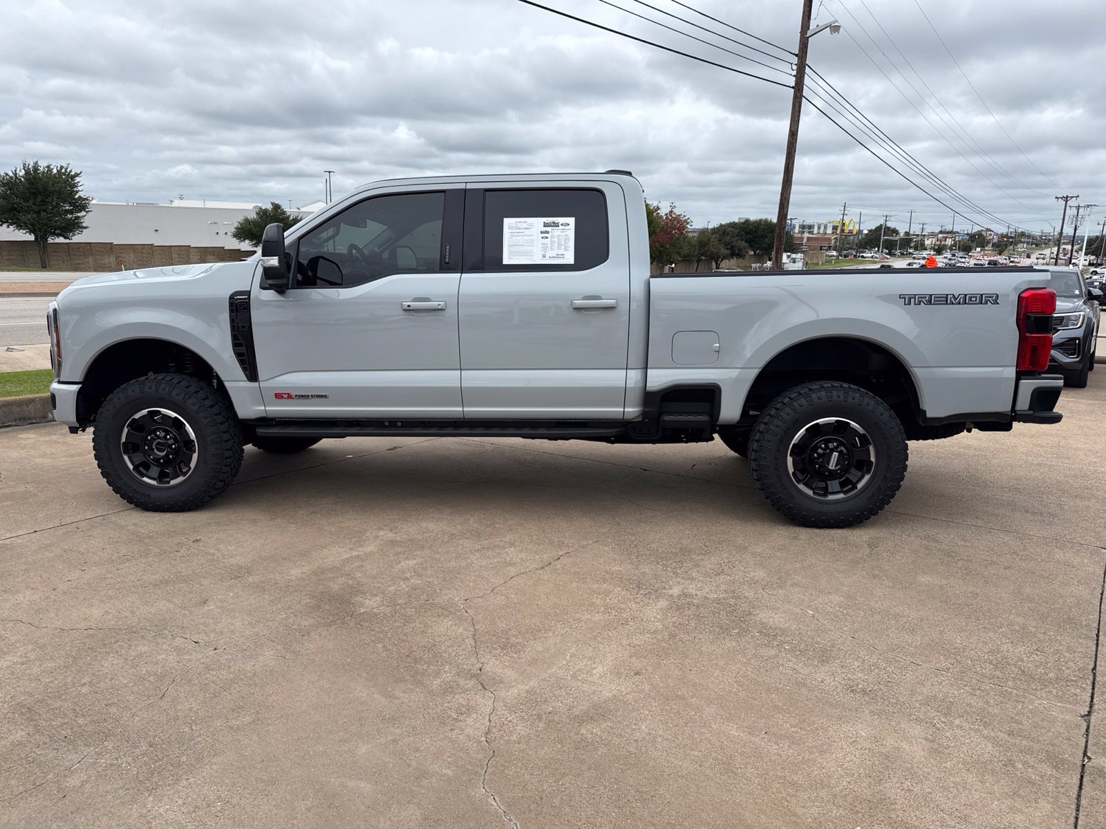 Used 2026 Ford F250 Lariat w/ Tremor Off-Road Package AWD/4WD image 4