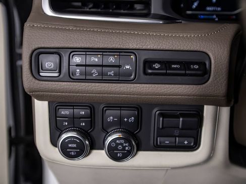 Used 2023 GMC Yukon XL Denali w/ Denali Reserve Package AWD/4WD image 40