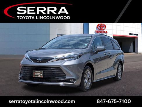 Used 2026 Toyota Sienna XLE FWD image 1