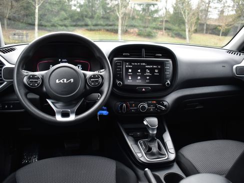 Used 2024 Kia Soul LX w/ Option Group 015 image 10