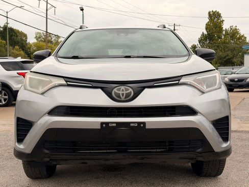 Used 2018 Toyota RAV4 LE image 8