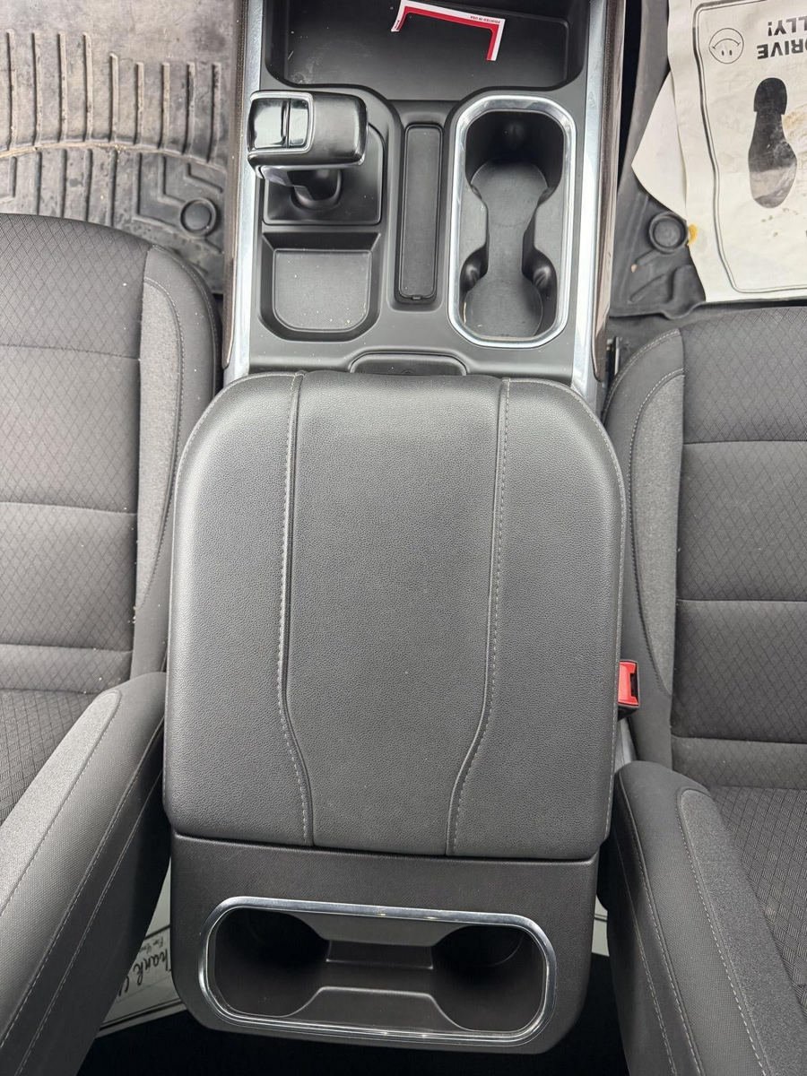 Used 2025 Chevrolet Silverado 1500 LT AWD/4WD image 16