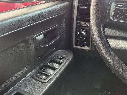 Used 2017 RAM 1500 Express RWD image 28