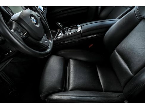 Used 2013 BMW 750Li xDrive image 11