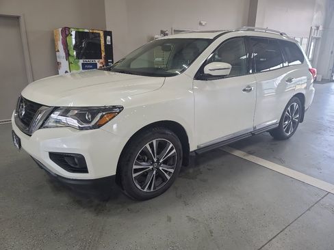 Used 2018 Nissan Pathfinder Platinum AWD/4WD image 2