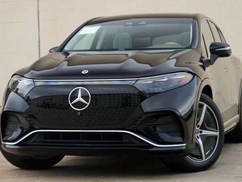 Used 2023 Mercedes-Benz EQS 580 4MATIC SUV image 3
