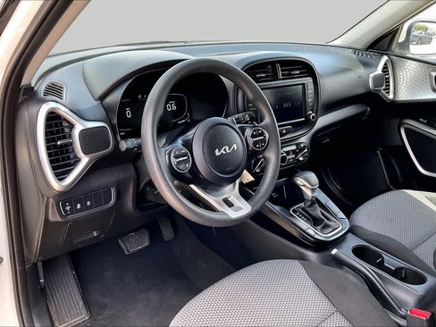 Used 2023 Kia Soul LX w/ LX Technology Package FWD image 17