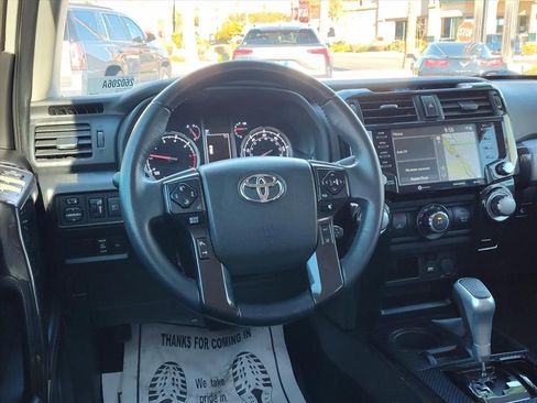 Used 2022 Toyota 4Runner TRD Off-Road image 9
