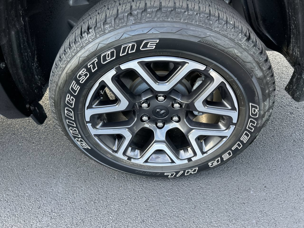 Used 2025 RAM 1500 Laramie AWD/4WD image 10