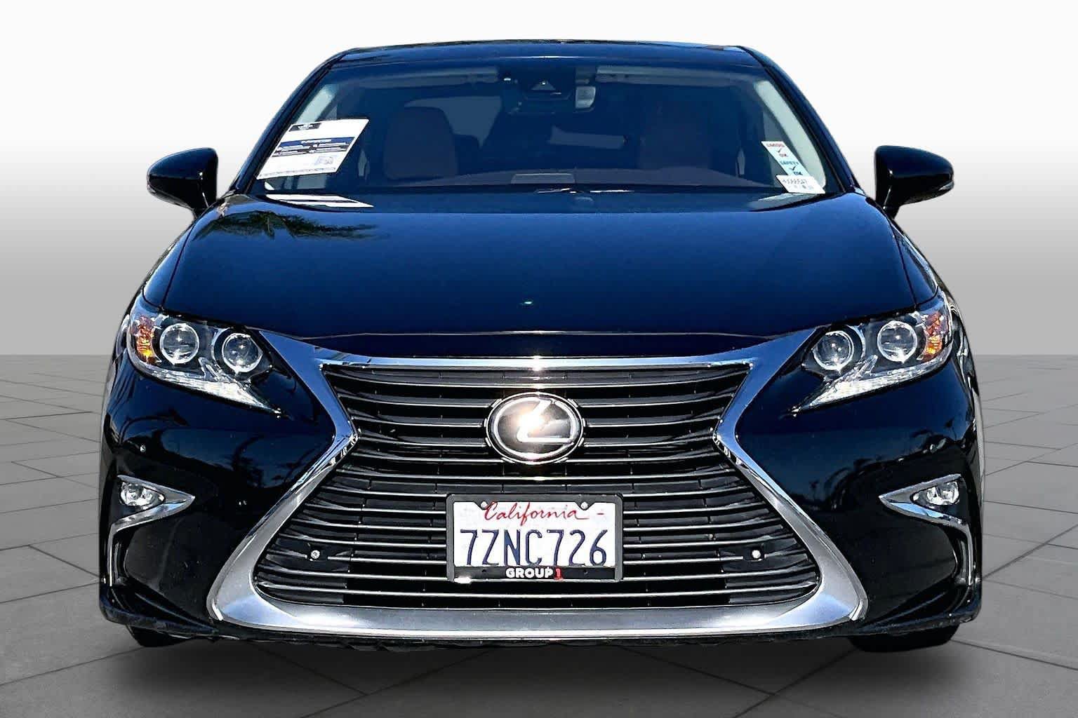 Used 2017 Lexus ES 350 w/ Luxury Package FWD image 3
