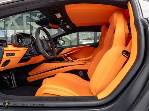 Used 2026 Lamborghini Revuelto AWD/4WD image 17