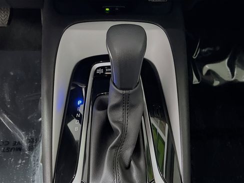 Used 2025 Toyota Corolla SE image 24