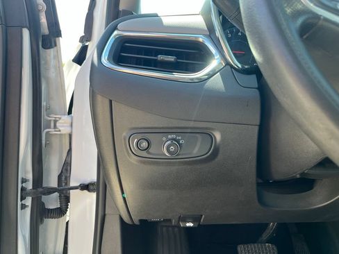 Used 2023 Chevrolet Equinox LS FWD image 22