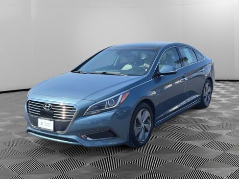 Used 2016 Hyundai Sonata Limited w/ Option Group 02 FWD image 3