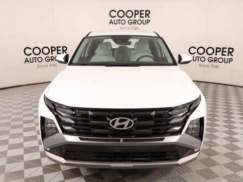 Certified 2025 Hyundai Tucson SE image 8