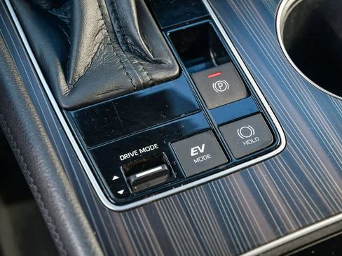 Used 2021 Toyota Sienna Platinum image 31