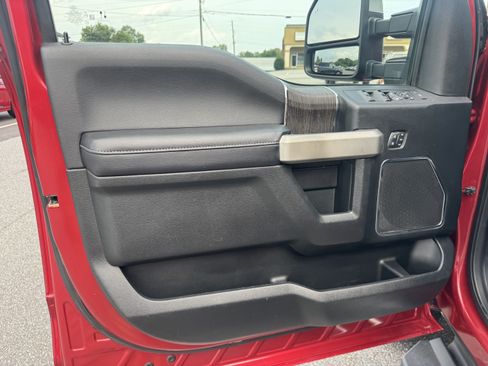 Used 2021 Ford F250 Lariat w/ Lariat Ultimate Package AWD/4WD image 6
