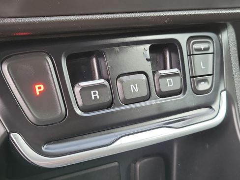 Used 2021 GMC Terrain SLE FWD image 25