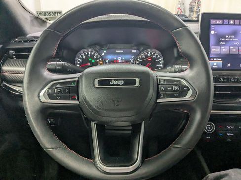 Used 2023 Jeep Compass Trailhawk w/ Trailhawk Convenience Group AWD/4WD image 13