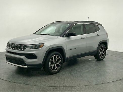 Used 2025 Jeep Compass Limited image 3