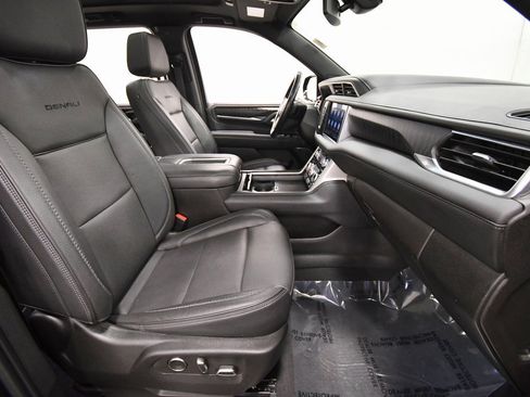 Used 2021 GMC Yukon XL Denali image 19