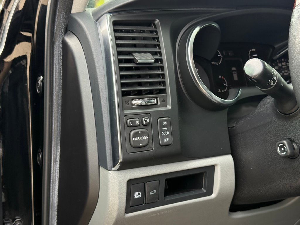 Used 2020 Toyota Sequoia Platinum AWD/4WD image 9