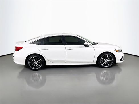 Used 2022 Honda Civic Touring image 8