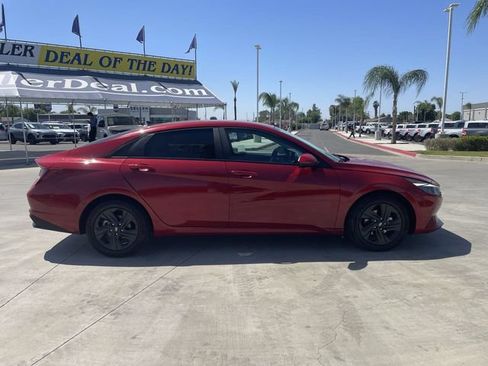 Used 2023 Hyundai Elantra SEL w/ Cargo Package FWD image 9