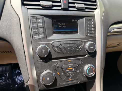 Used 2016 Ford Fusion SE FWD image 16