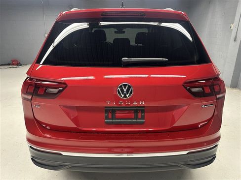 Used 2024 Volkswagen Tiguan SE AWD/4WD image 6