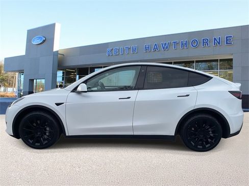 Used 2023 Tesla Model Y Long Range image 3