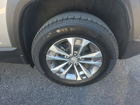 Used 2025 Chevrolet Equinox LT w/ Convenience Package II image 7