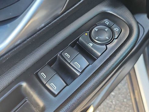 Used 2023 GMC Terrain SLT image 7