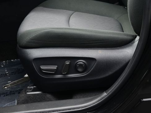 Used 2025 Toyota RAV4 XLE AWD/4WD image 11