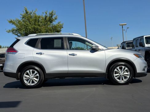 Used 2016 Nissan Rogue SV FWD image 6