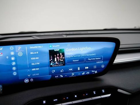 Used 2025 Buick Enclave Preferred FWD image 23