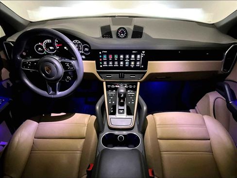 Used 2023 Porsche Cayenne image 17